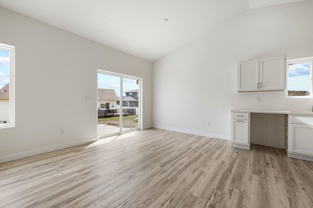 2708 21st St NW, Minot, ND 58703