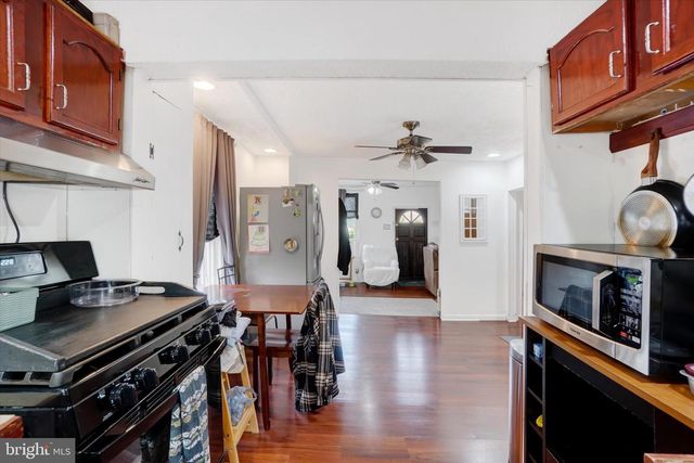 7 E MAIN ST, Windsor, PA 17366