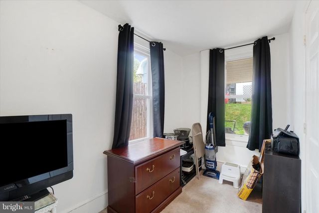 7 E MAIN ST, Windsor, PA 17366