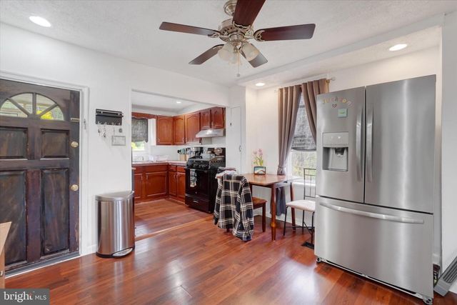 7 E MAIN ST, Windsor, PA 17366