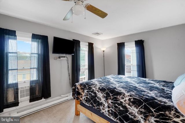 7 E MAIN ST, Windsor, PA 17366