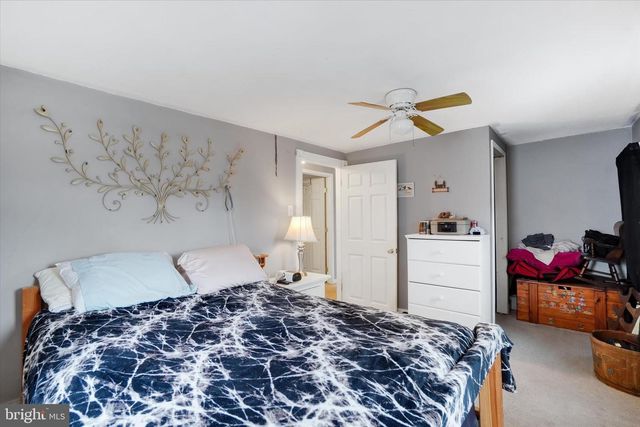7 E MAIN ST, Windsor, PA 17366