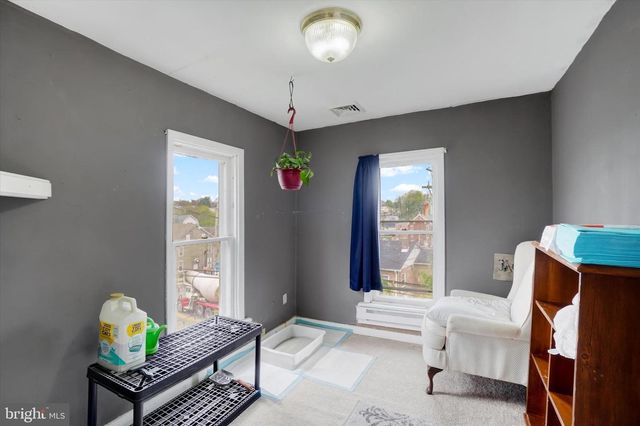 7 E MAIN ST, Windsor, PA 17366