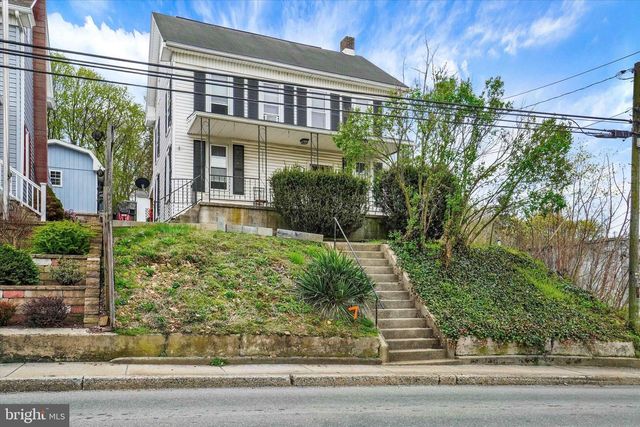 7 E MAIN ST, Windsor, PA 17366