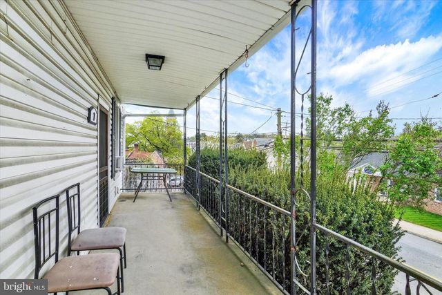 7 E MAIN ST, Windsor, PA 17366