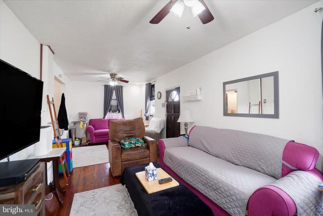 7 E MAIN ST, Windsor, PA 17366