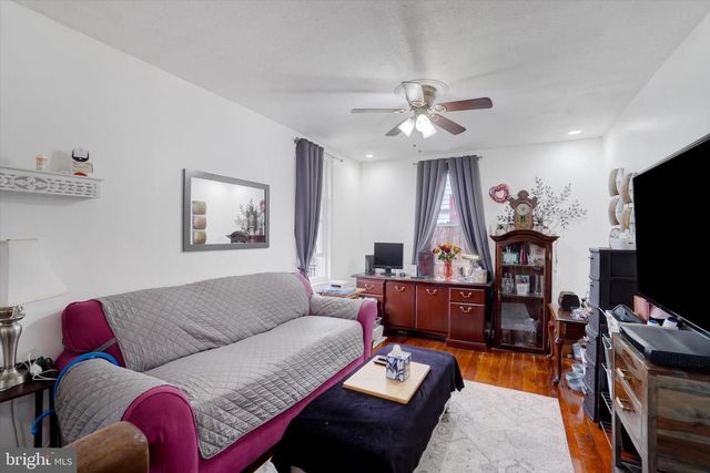 7 E MAIN ST, Windsor, PA 17366