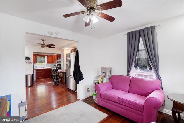 7 E MAIN ST, Windsor, PA 17366
