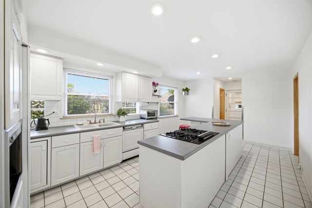 1758 N Natoma Avenue, Chicago, IL 60707