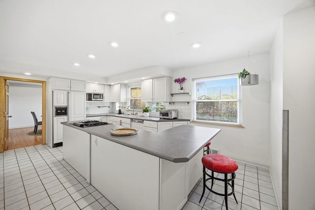 1758 N Natoma Avenue, Chicago, IL 60707