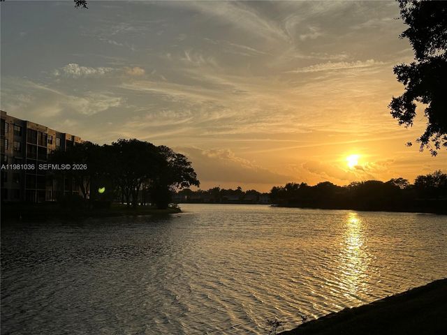 11228 NW 14th Ct, Pembroke Pines, FL 33026