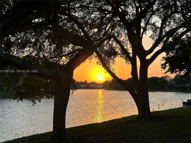 11228 NW 14th Ct, Pembroke Pines, FL 33026