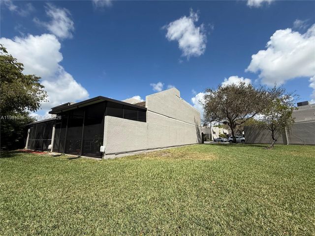 11228 NW 14th Ct, Pembroke Pines, FL 33026