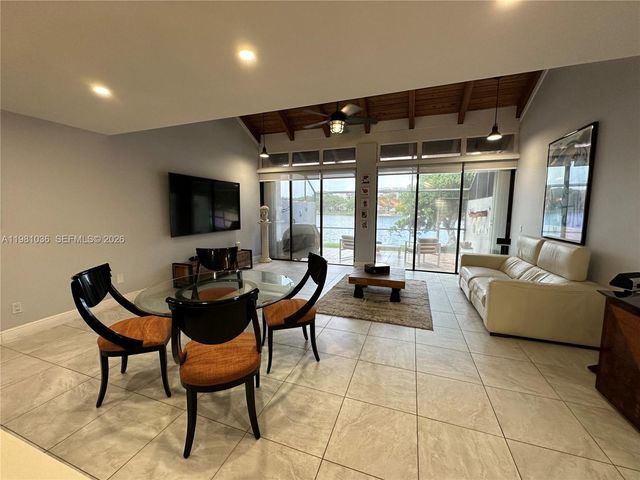 11228 NW 14th Ct, Pembroke Pines, FL 33026