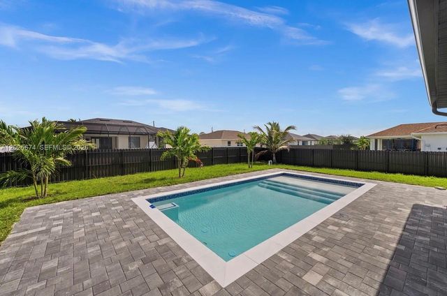1805 NW 12th, Cape Coral, FL 33993