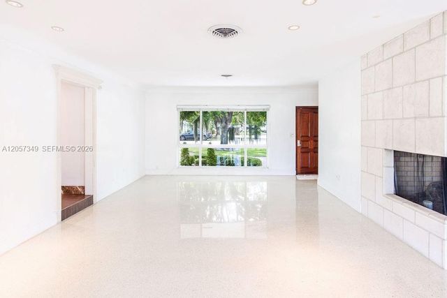 5711 SW 64th Avenue, South Miami, FL 33143
