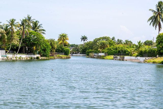 5711 SW 64th Avenue, South Miami, FL 33143