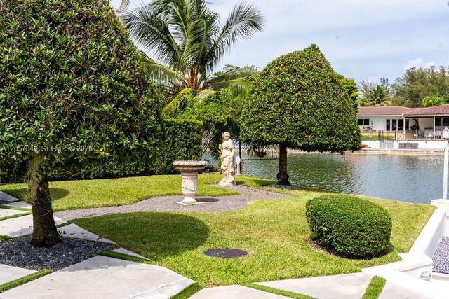 5711 SW 64th Avenue, South Miami, FL 33143