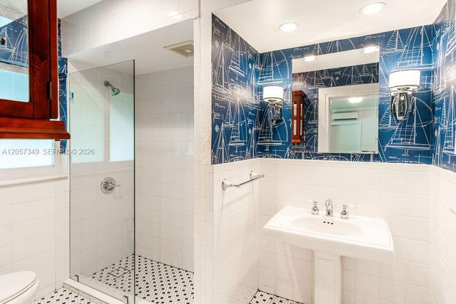 5711 SW 64th Avenue, South Miami, FL 33143
