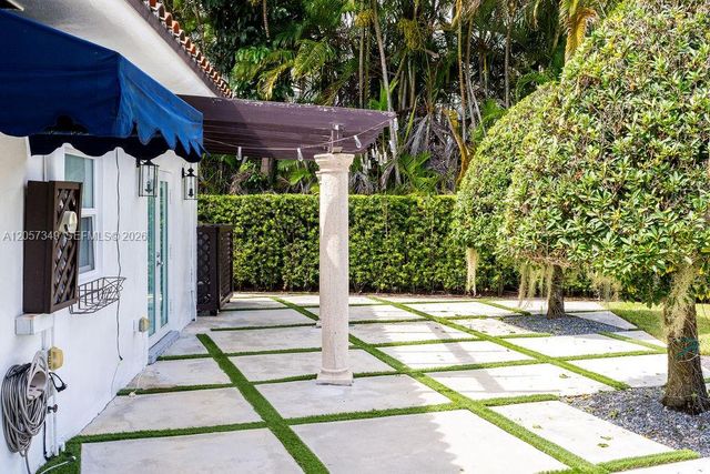 5711 SW 64th Avenue, South Miami, FL 33143