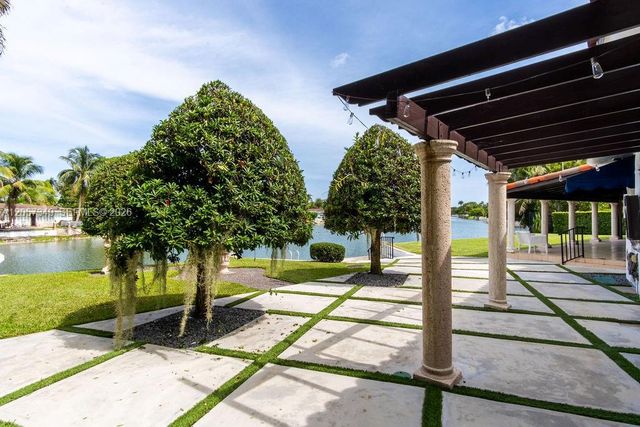 5711 SW 64th Avenue, South Miami, FL 33143