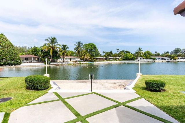 5711 SW 64th Avenue, South Miami, FL 33143
