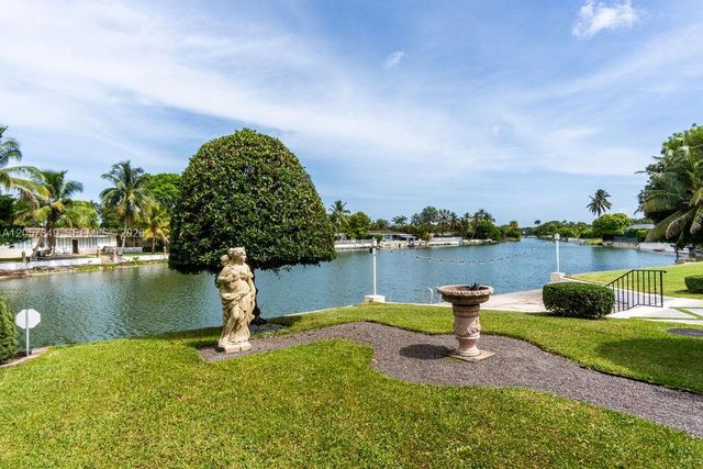 5711 SW 64th Avenue, South Miami, FL 33143