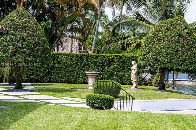 5711 SW 64th Avenue, South Miami, FL 33143