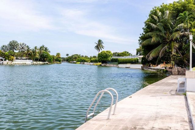 5711 SW 64th Avenue, South Miami, FL 33143