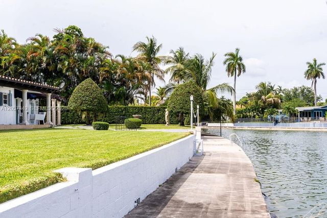 5711 SW 64th Avenue, South Miami, FL 33143