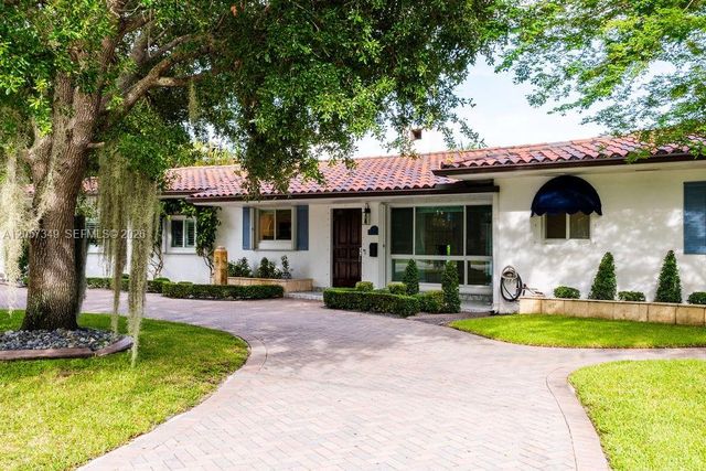 5711 SW 64th Avenue, South Miami, FL 33143