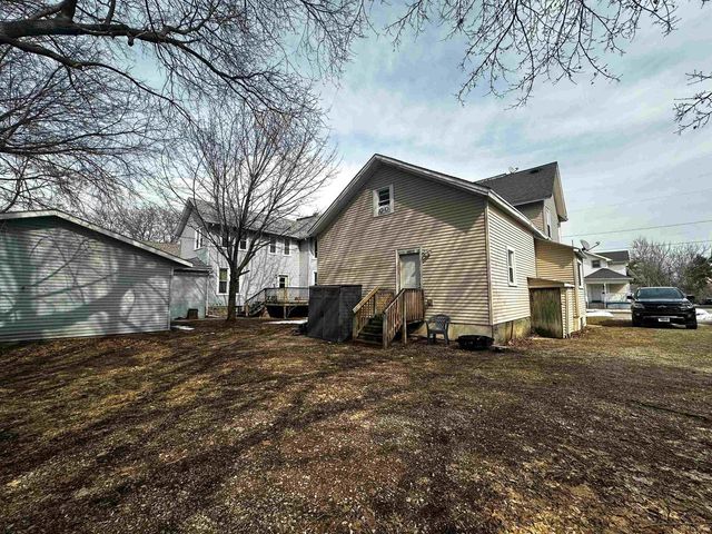 557 MT VERNON STREET, Oshkosh, WI 54901