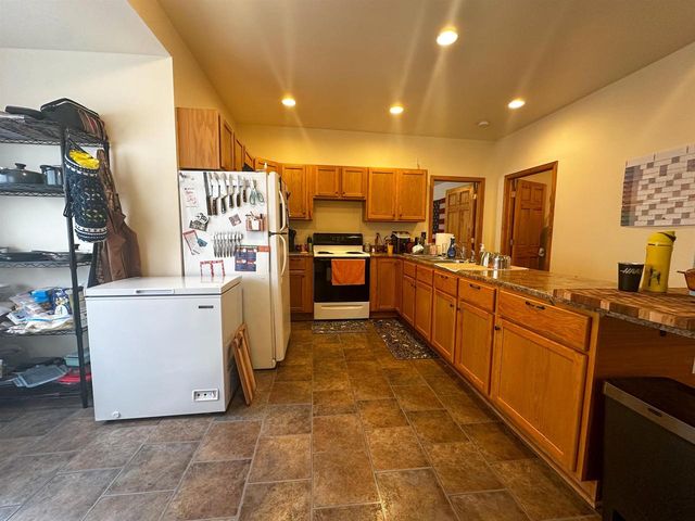 557 MT VERNON STREET, Oshkosh, WI 54901