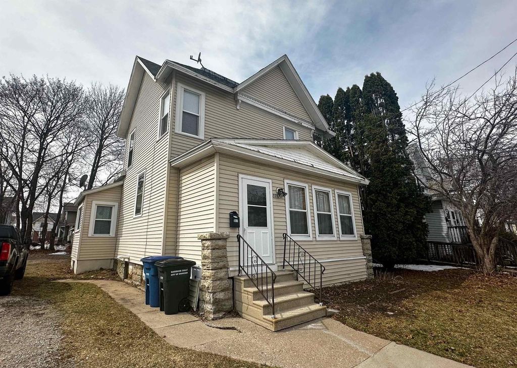 557 MT VERNON STREET, Oshkosh, WI 54901