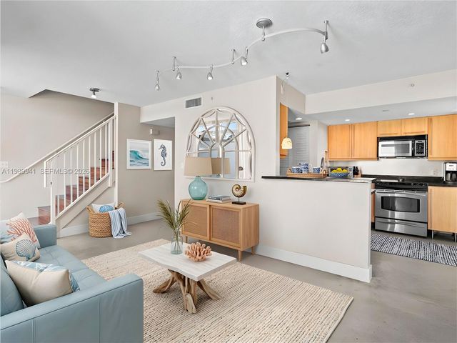 7600 Collins Ave 412, Miami Beach, FL 33141