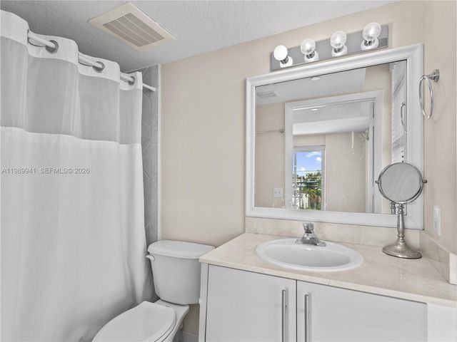 7600 Collins Ave 412, Miami Beach, FL 33141