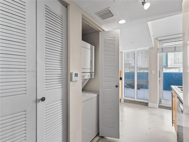 7600 Collins Ave 412, Miami Beach, FL 33141