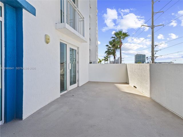 7600 Collins Ave 412, Miami Beach, FL 33141