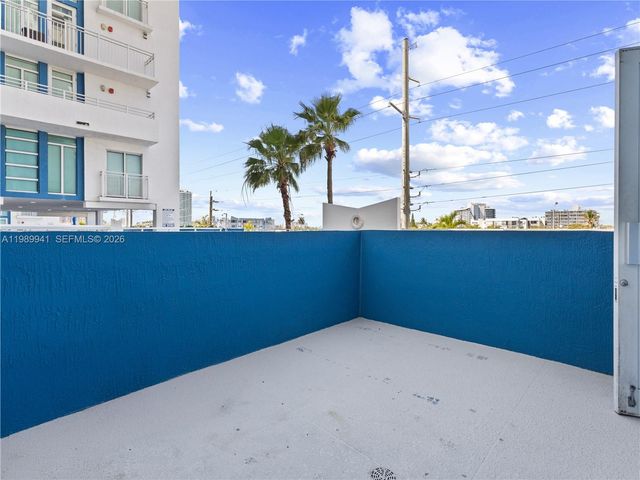 7600 Collins Ave 412, Miami Beach, FL 33141