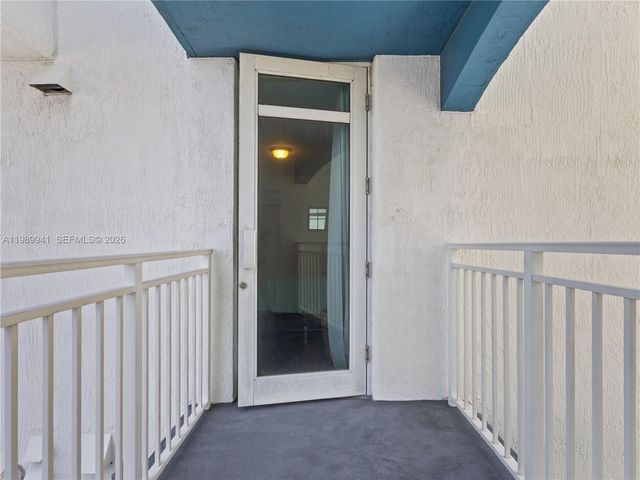 7600 Collins Ave 412, Miami Beach, FL 33141