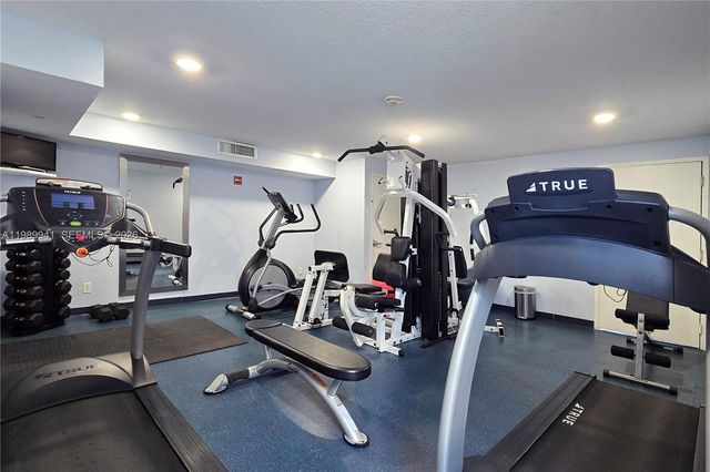 7600 Collins Ave 412, Miami Beach, FL 33141