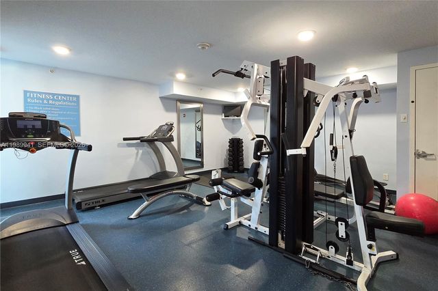 7600 Collins Ave 412, Miami Beach, FL 33141