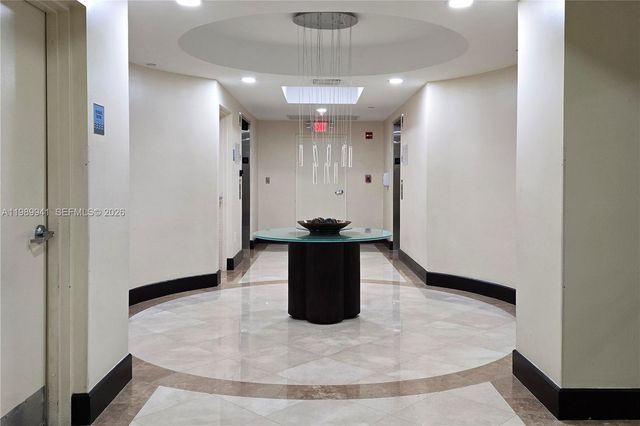 7600 Collins Ave 412, Miami Beach, FL 33141