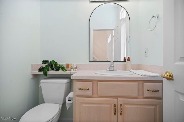 25 Golf View Lane, North Olmsted, OH 44070