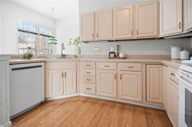 25 Golf View Lane, North Olmsted, OH 44070