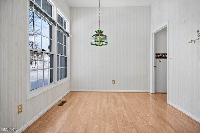 25 Golf View Lane, North Olmsted, OH 44070