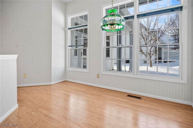 25 Golf View Lane, North Olmsted, OH 44070