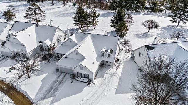 25 Golf View Lane, North Olmsted, OH 44070
