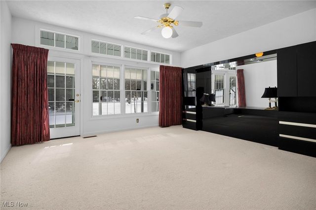 25 Golf View Lane, North Olmsted, OH 44070