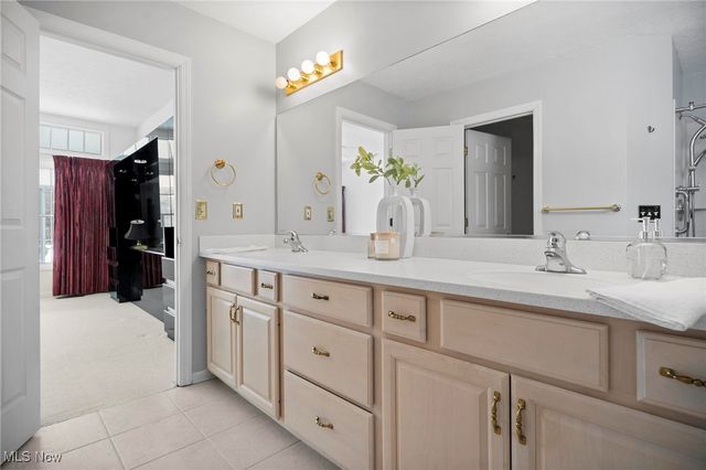 25 Golf View Lane, North Olmsted, OH 44070